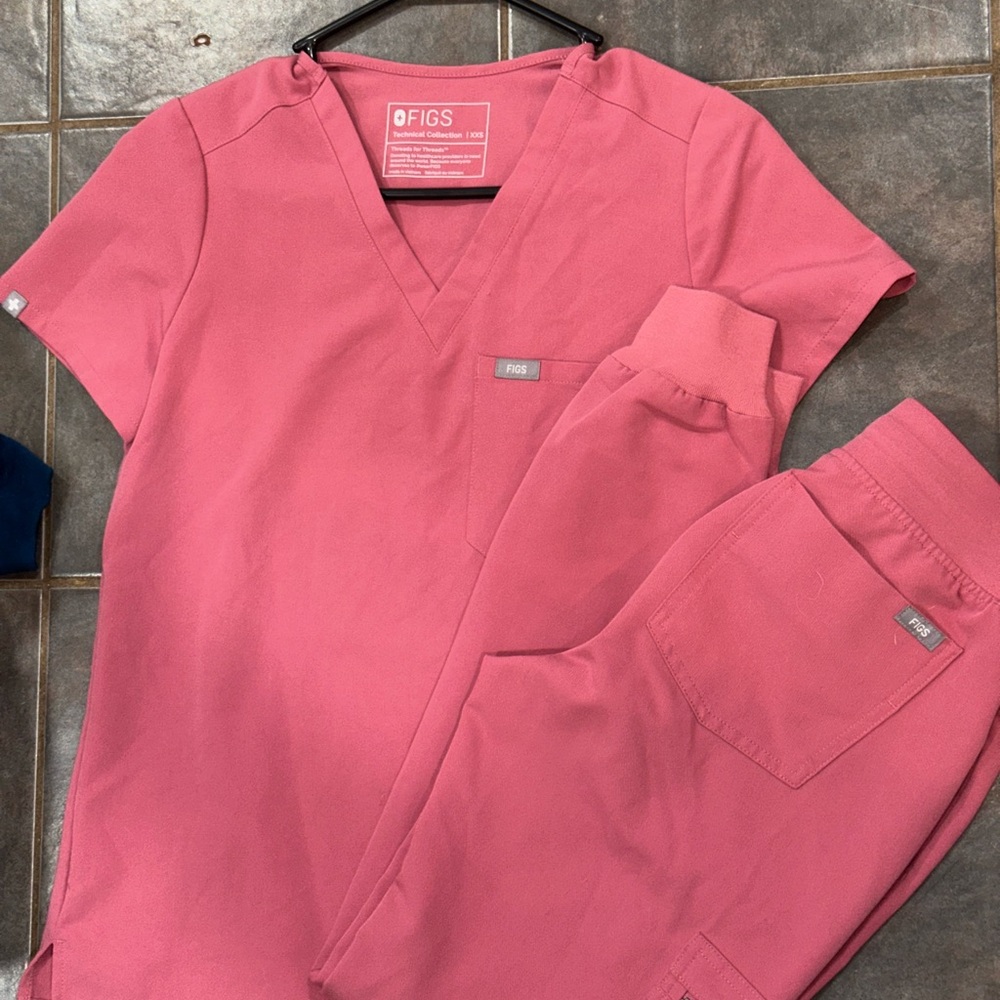 Figs Rose Scrub Ensemble
